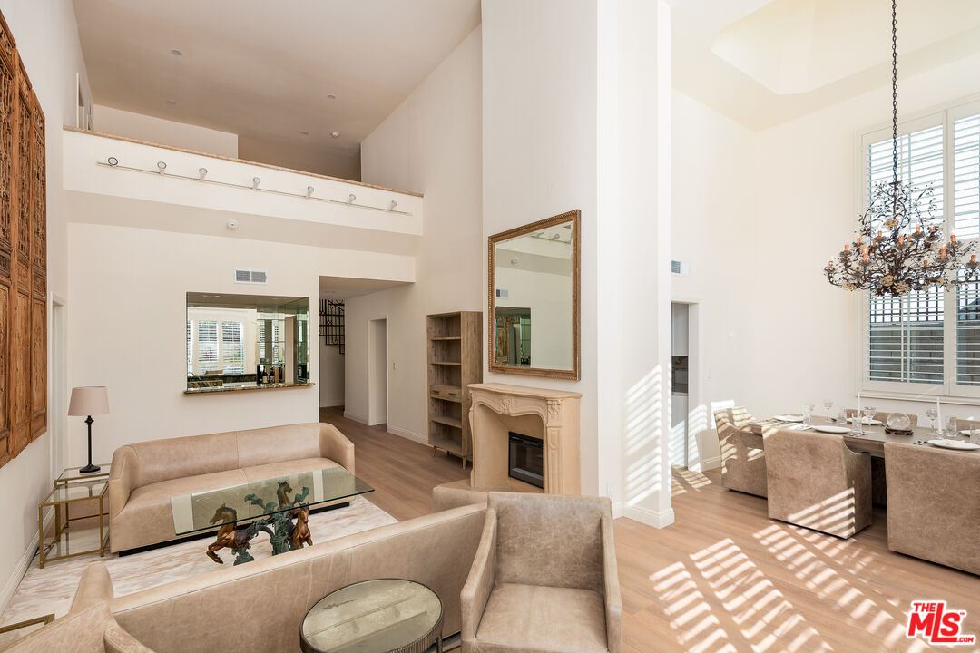 2337 Fox Hills Dr Unit: 102