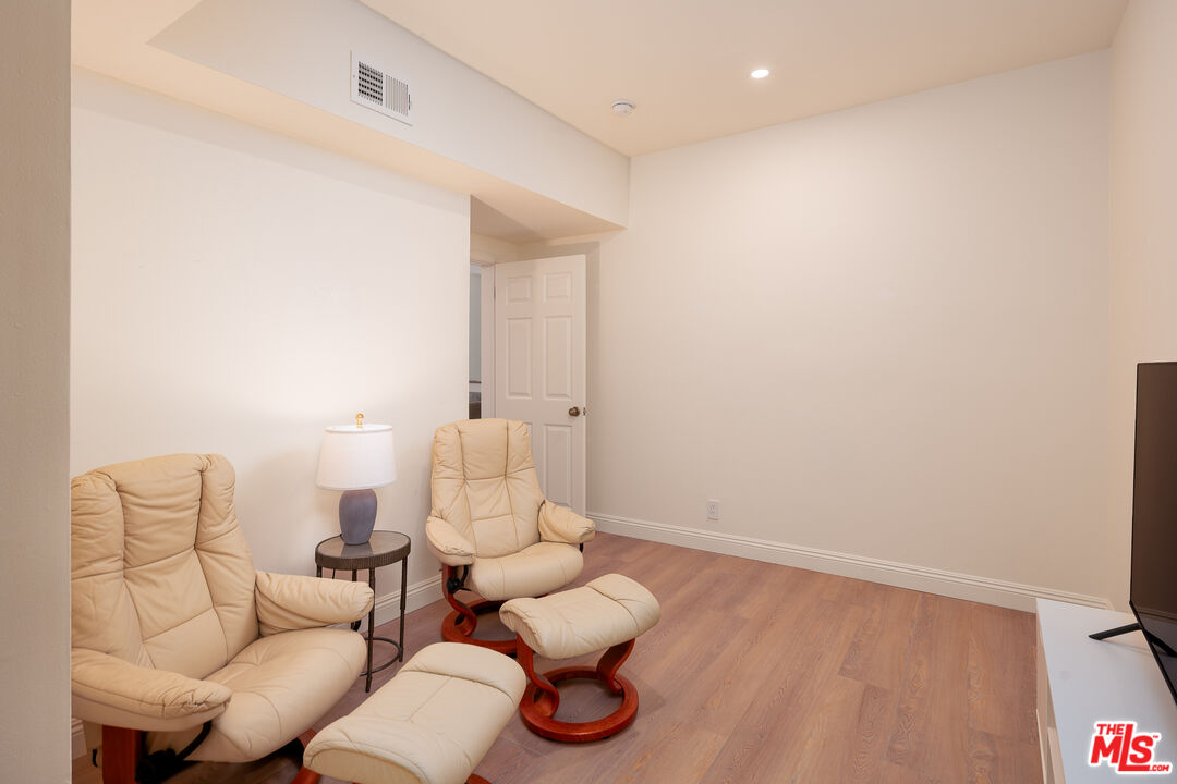 2337 Fox Hills Dr Unit: 102
