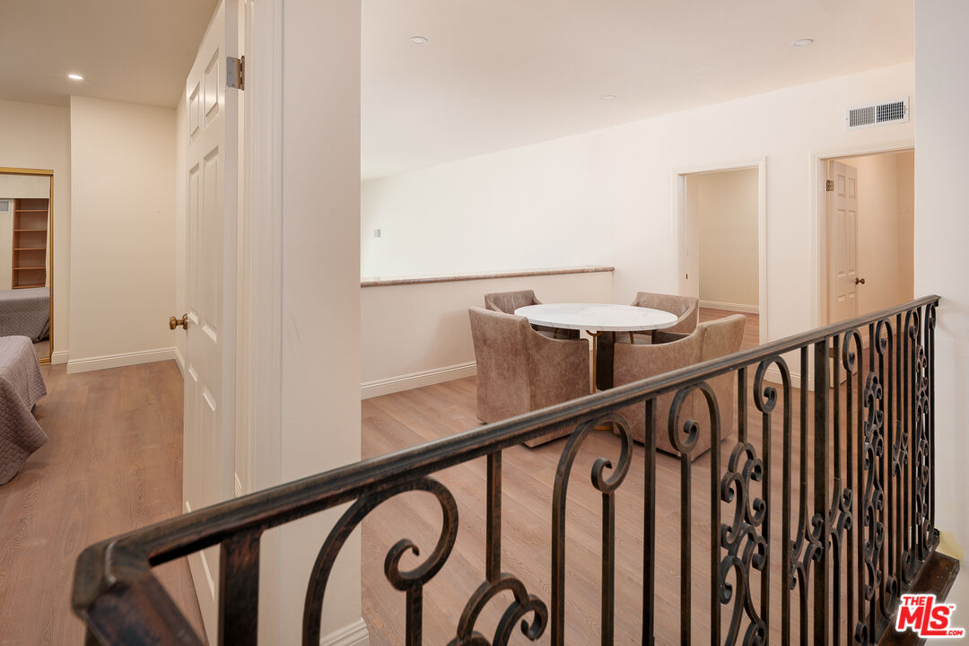 2337 Fox Hills Dr Unit: 102