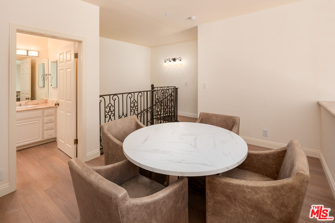 2337 Fox Hills Dr Unit: 102