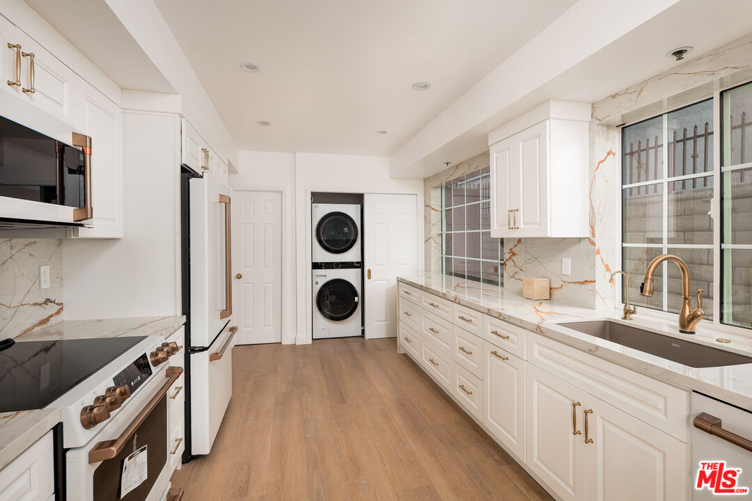 2337 Fox Hills Dr Unit: 102