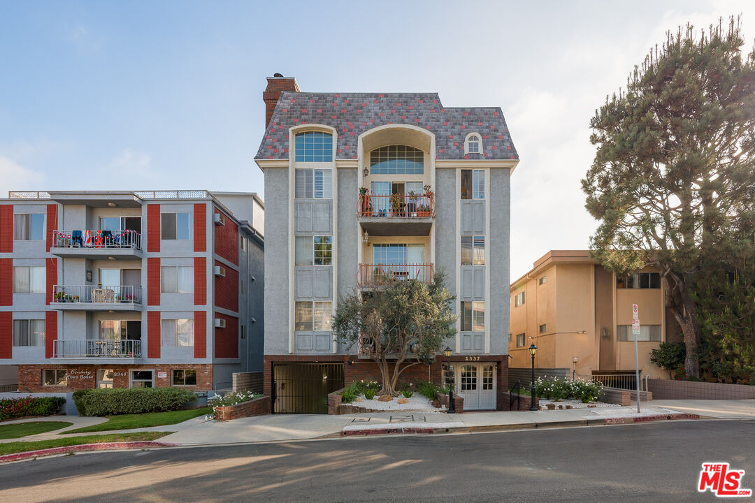 2337 Fox Hills Dr Unit: 102