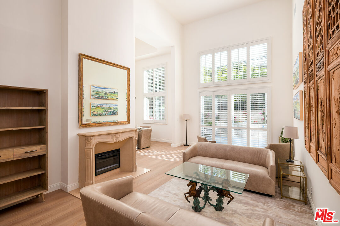 2337 Fox Hills Dr Unit: 102
