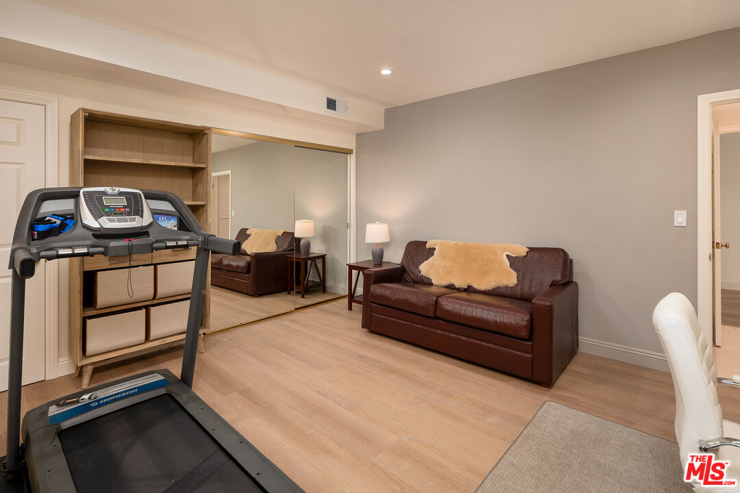 2337 Fox Hills Dr Unit: 102
