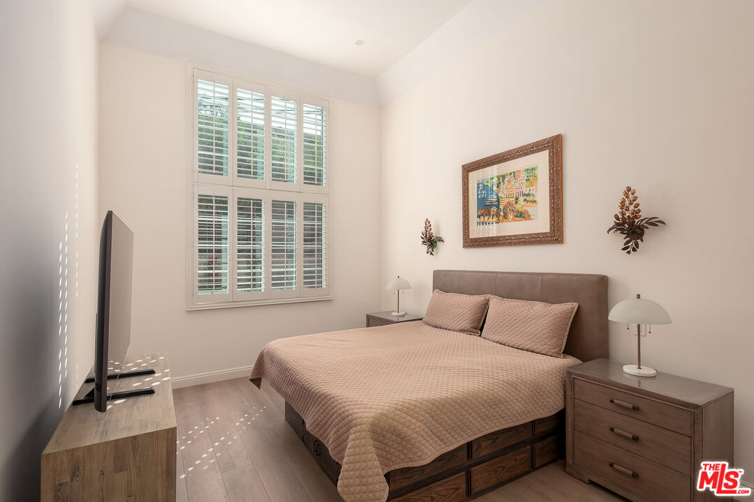 2337 Fox Hills Dr Unit: 102