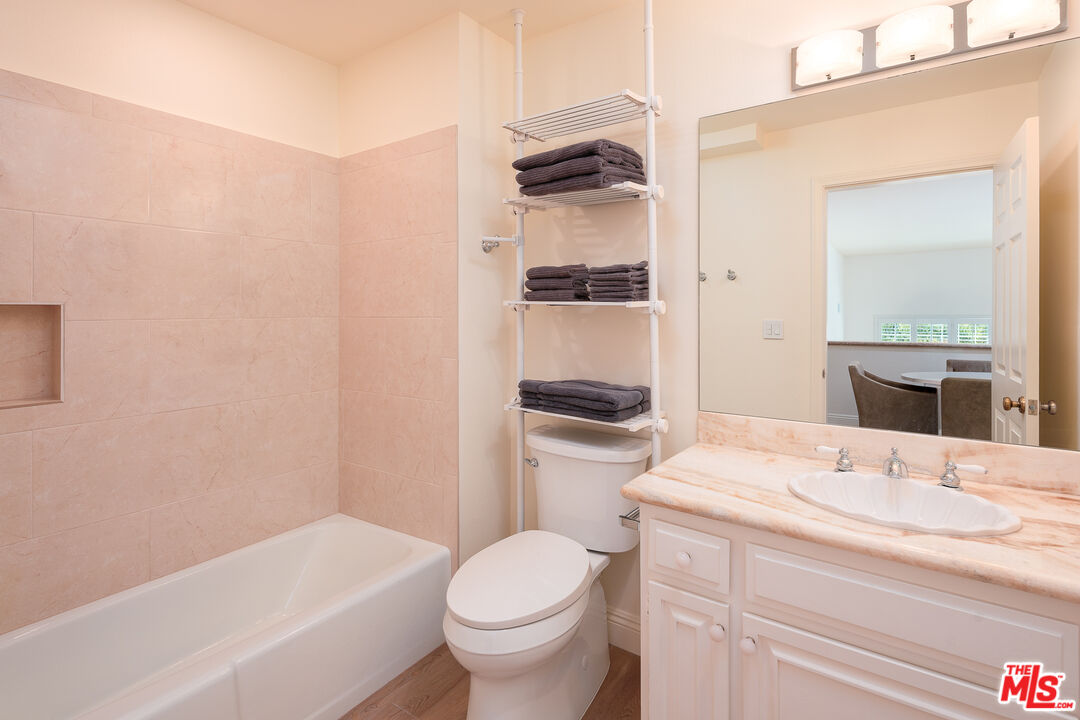 2337 Fox Hills Dr Unit: 102