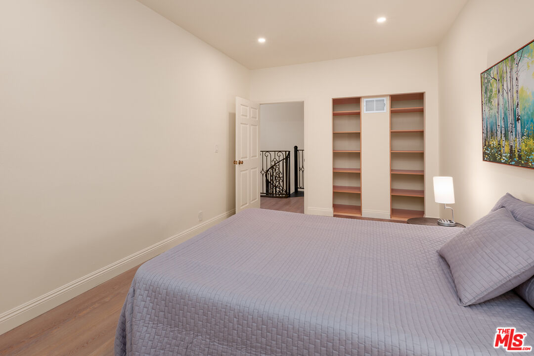 2337 Fox Hills Dr Unit: 102