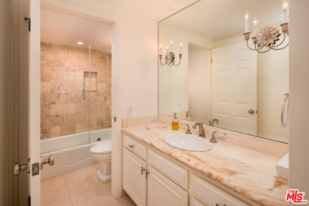 2337 Fox Hills Dr Unit: 102