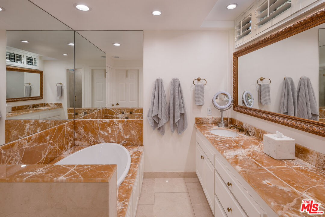 2337 Fox Hills Dr Unit: 102