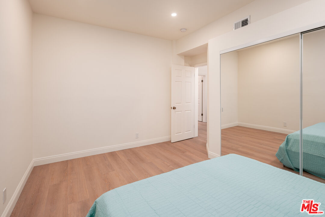 2337 Fox Hills Dr Unit: 102
