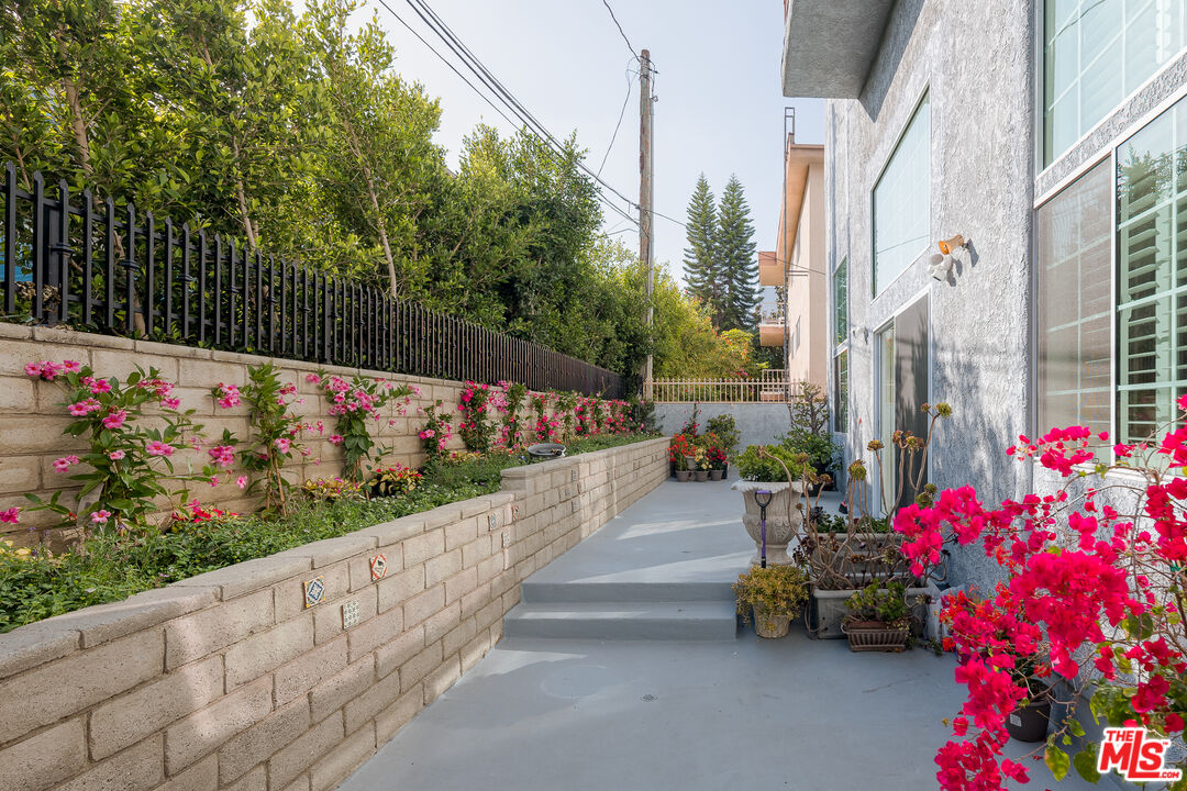 2337 Fox Hills Dr Unit: 102