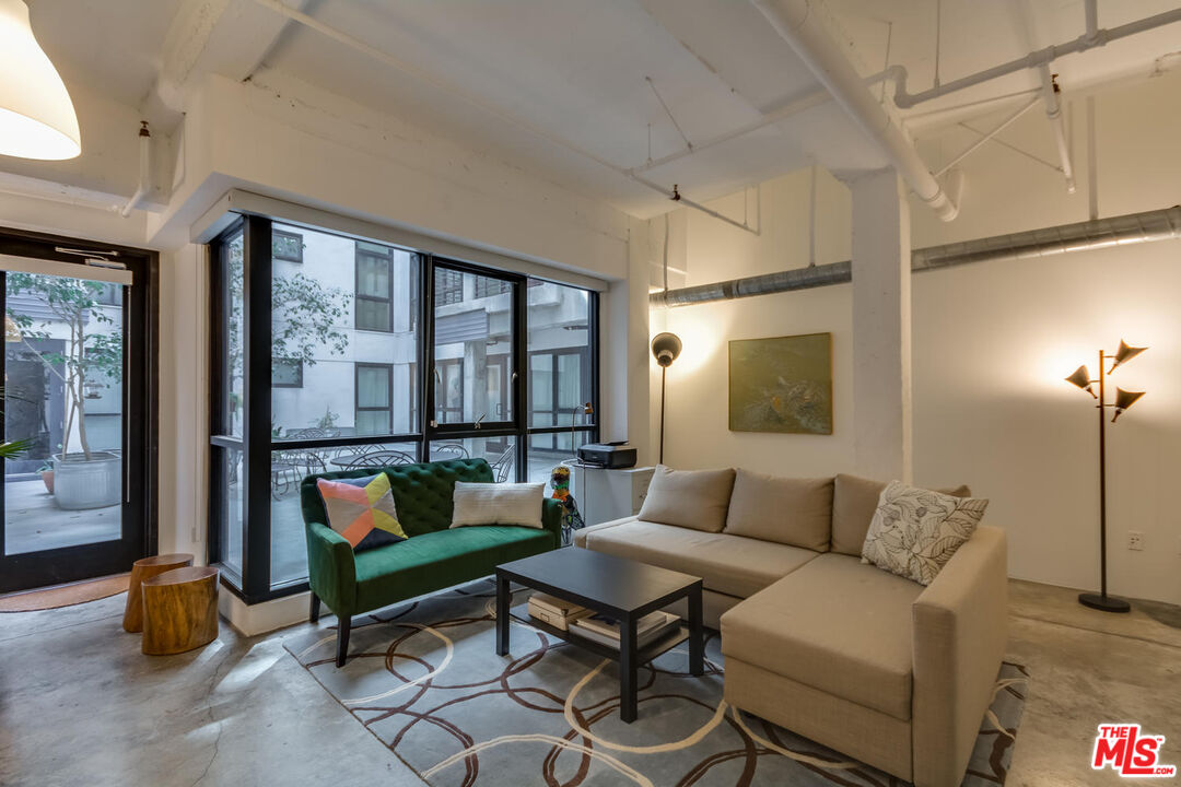 330 W 11th St Unit: C03