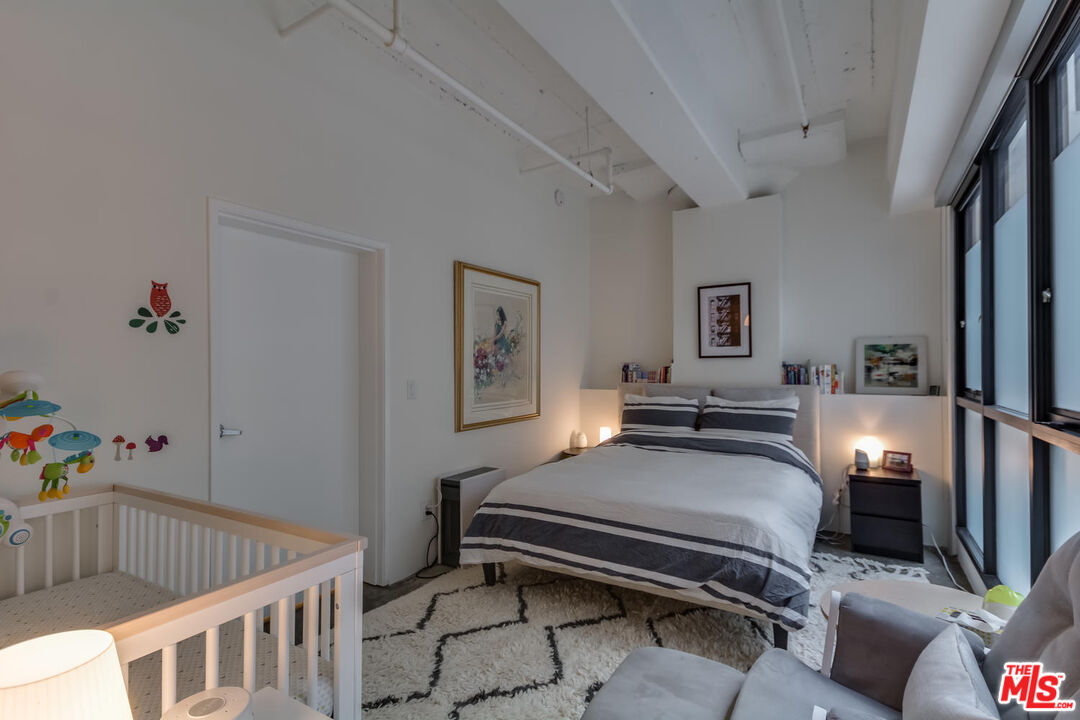 330 W 11th St Unit: C03