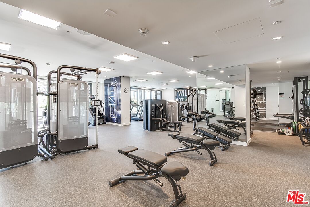 330 W 11th St Unit: C03