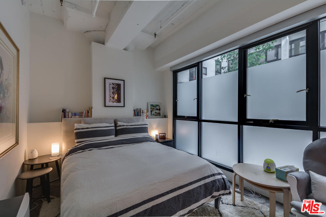 330 W 11th St Unit: C03