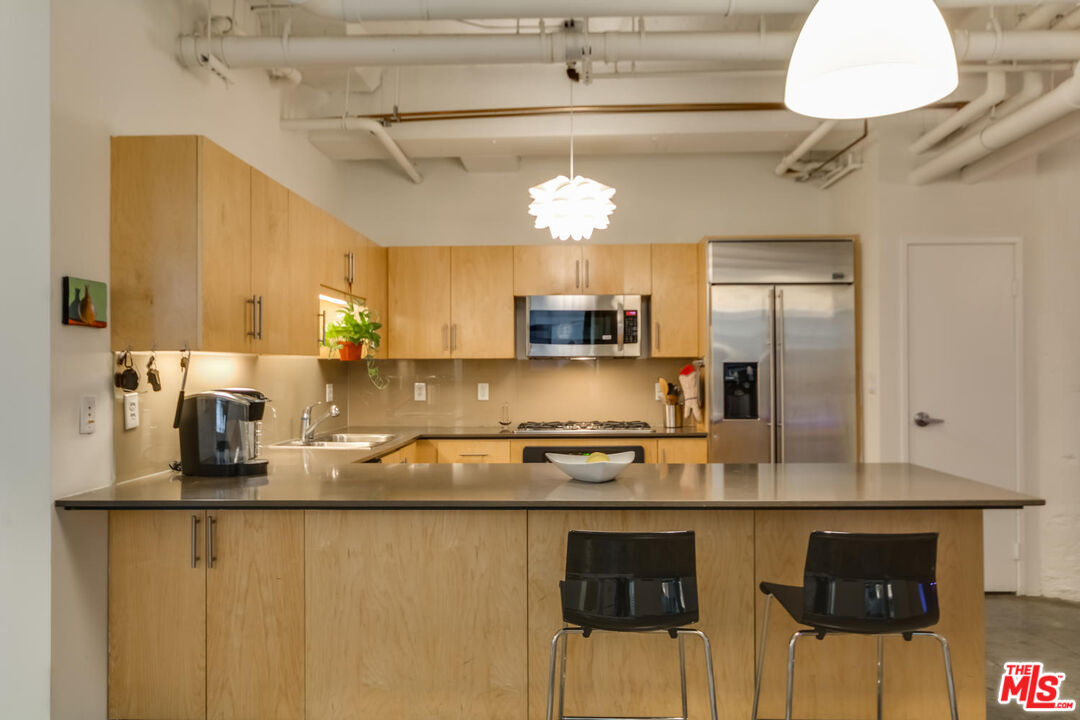 330 W 11th St Unit: C03