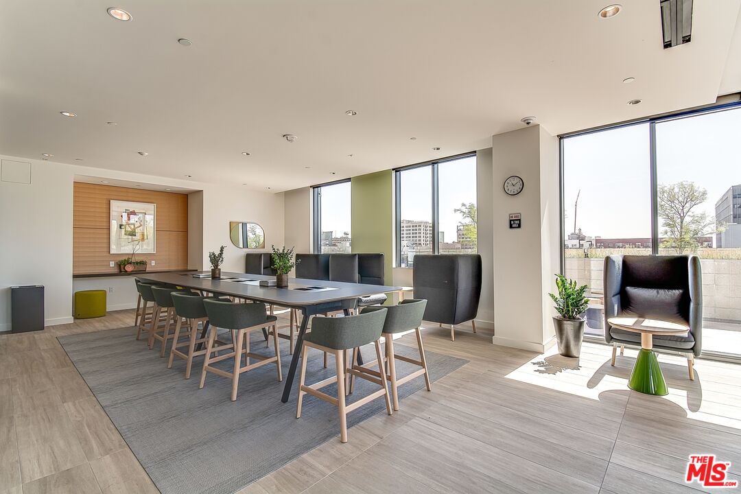 330 W 11th St Unit: C03