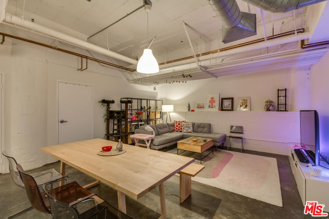 330 W 11th St Unit: C03