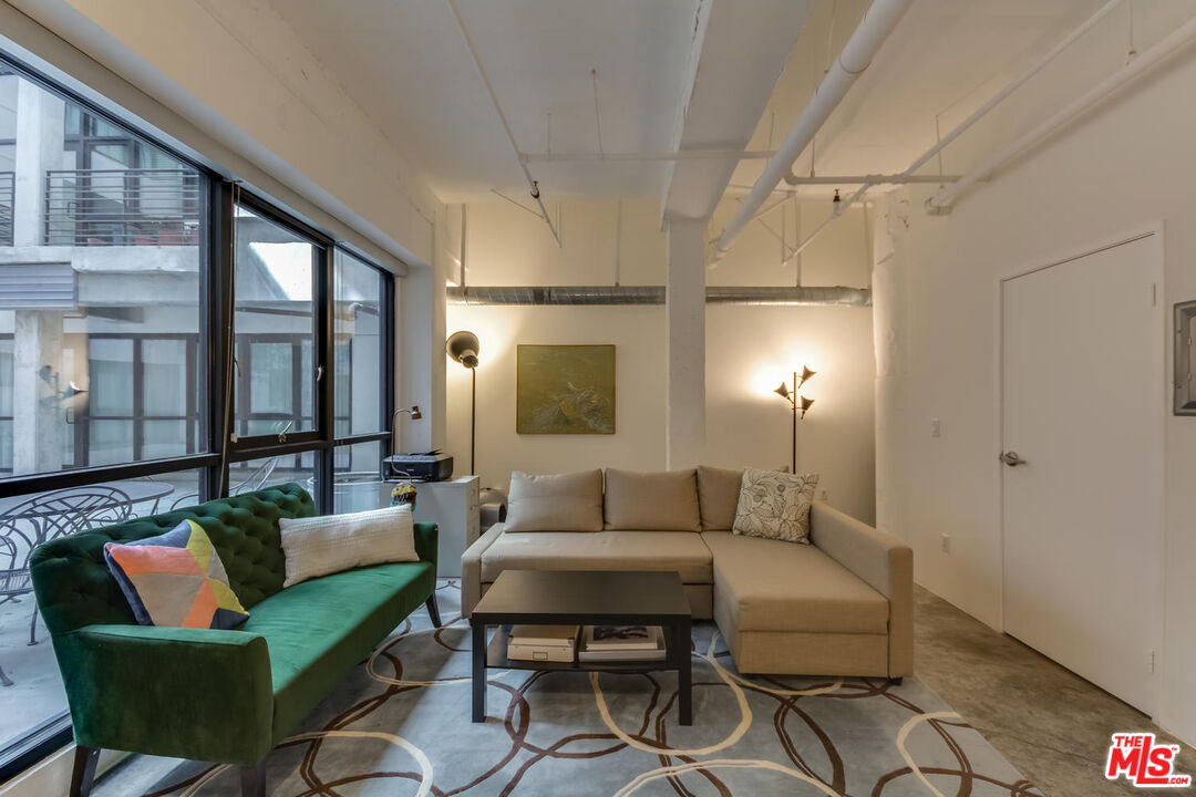 330 W 11th St Unit: C03