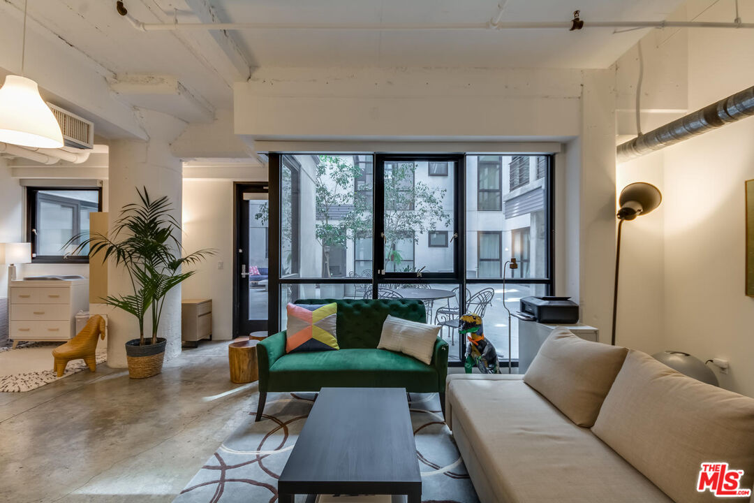 330 W 11th St Unit: C03