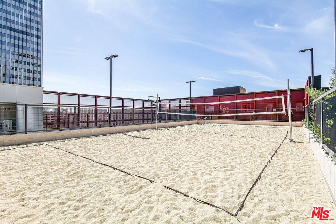 330 W 11th St Unit: C03