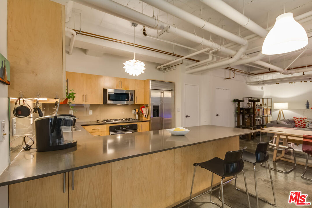 330 W 11th St Unit: C03