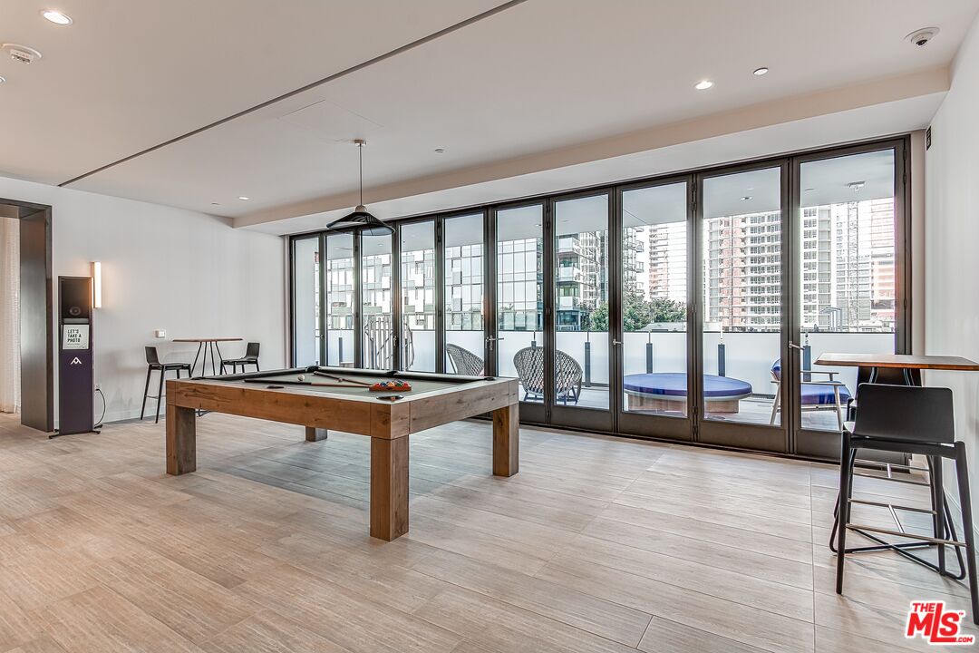 330 W 11th St Unit: C03