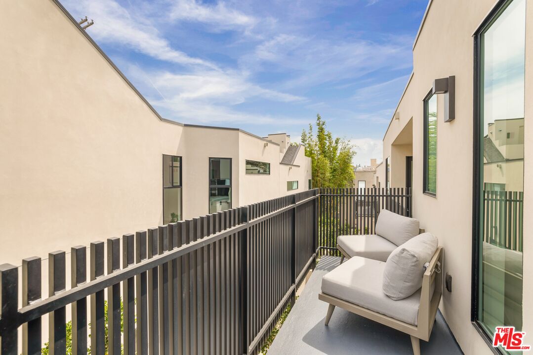 922 West Knoll Dr