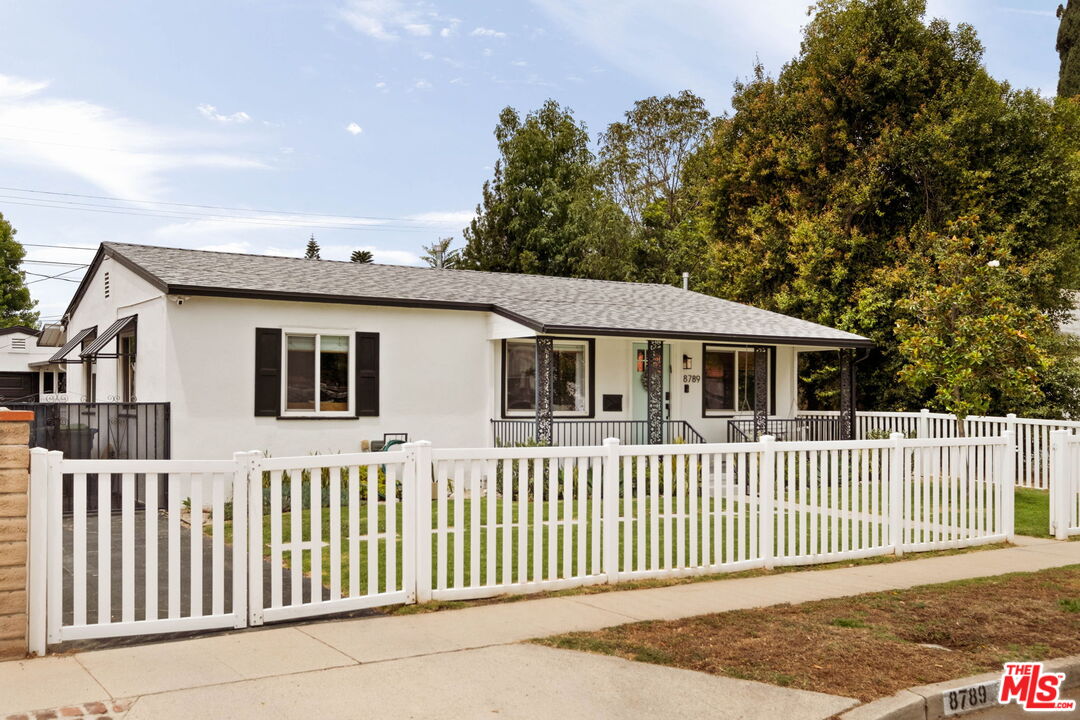 8789 Sylmar Ave