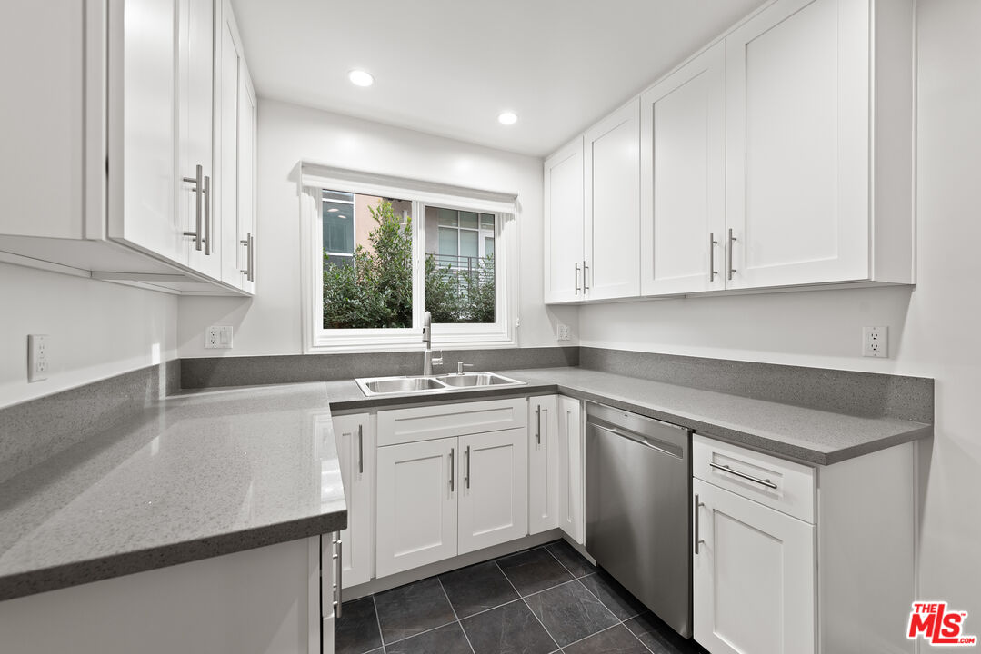 1208 N Crescent Heights Blvd Unit: 4