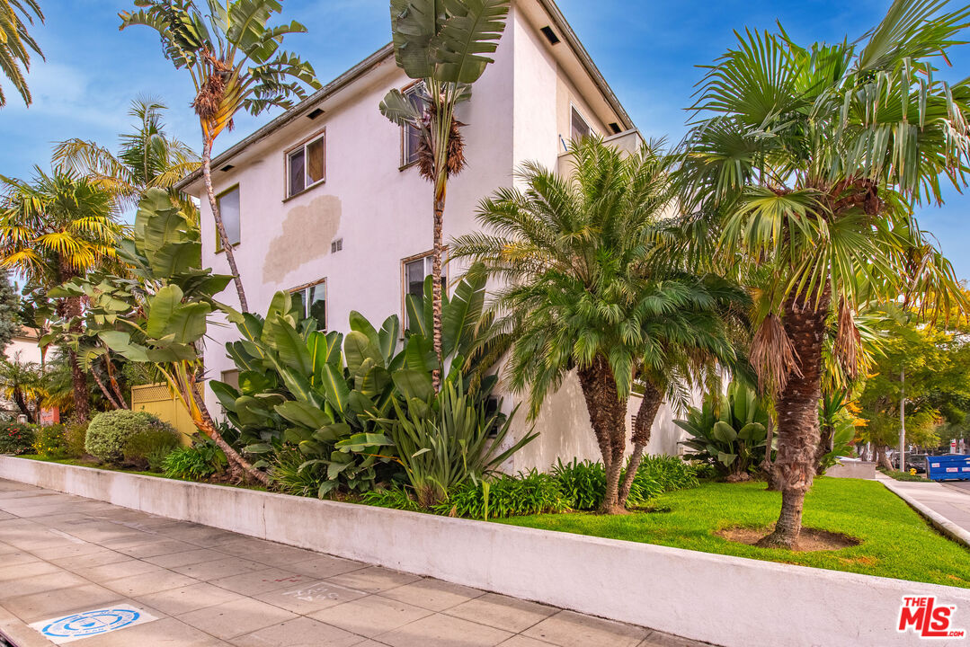 1208 N Crescent Heights Blvd Unit: 4