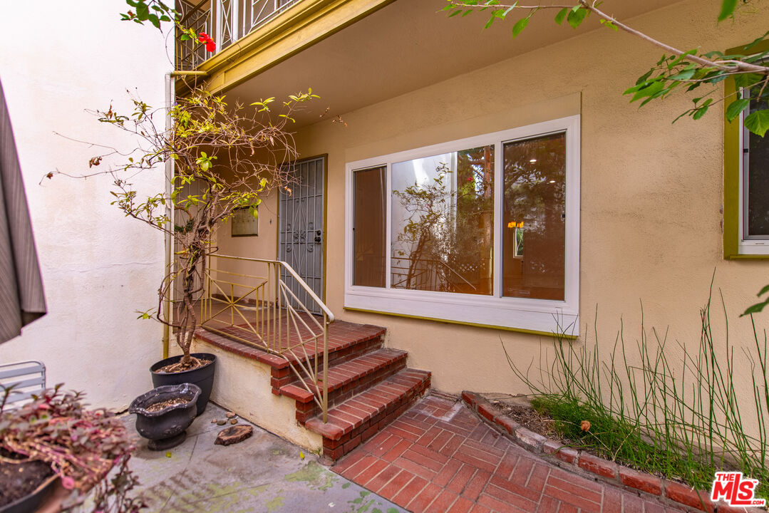 1208 N Crescent Heights Blvd Unit: 4