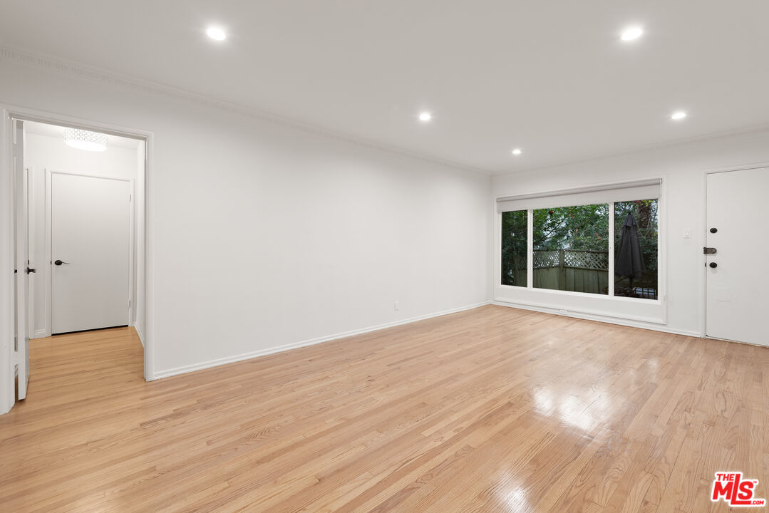1208 N Crescent Heights Blvd Unit: 4