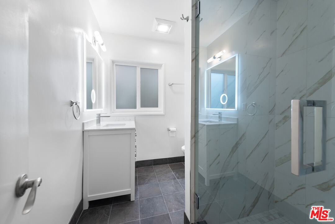 1208 N Crescent Heights Blvd Unit: 4
