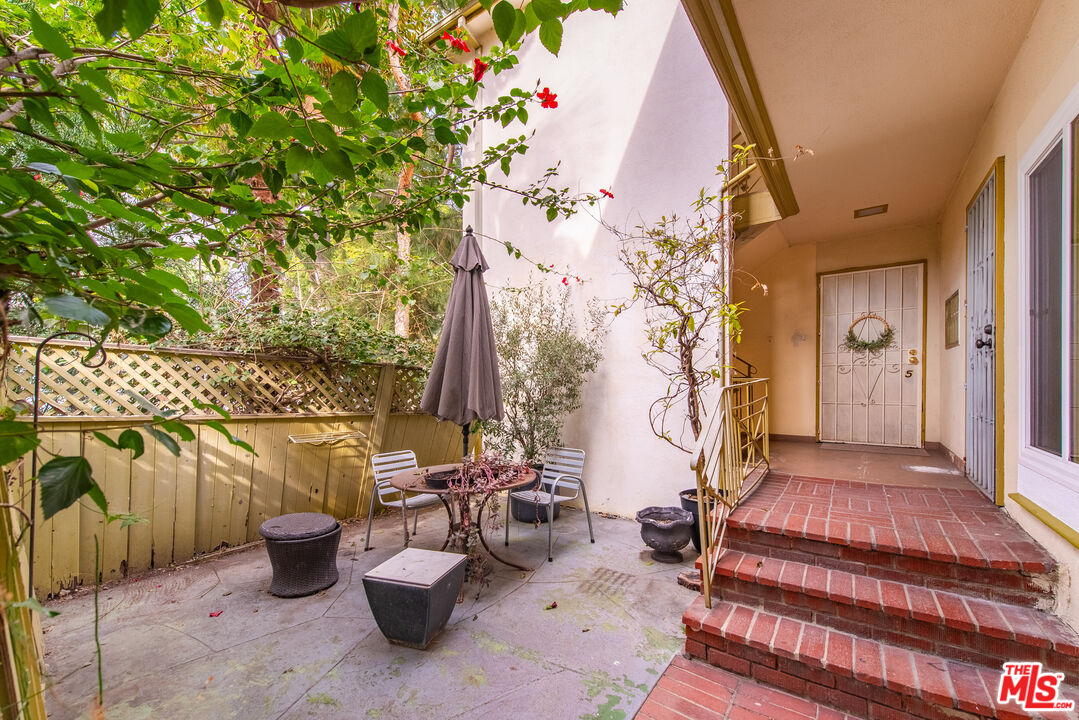 1208 N Crescent Heights Blvd Unit: 4