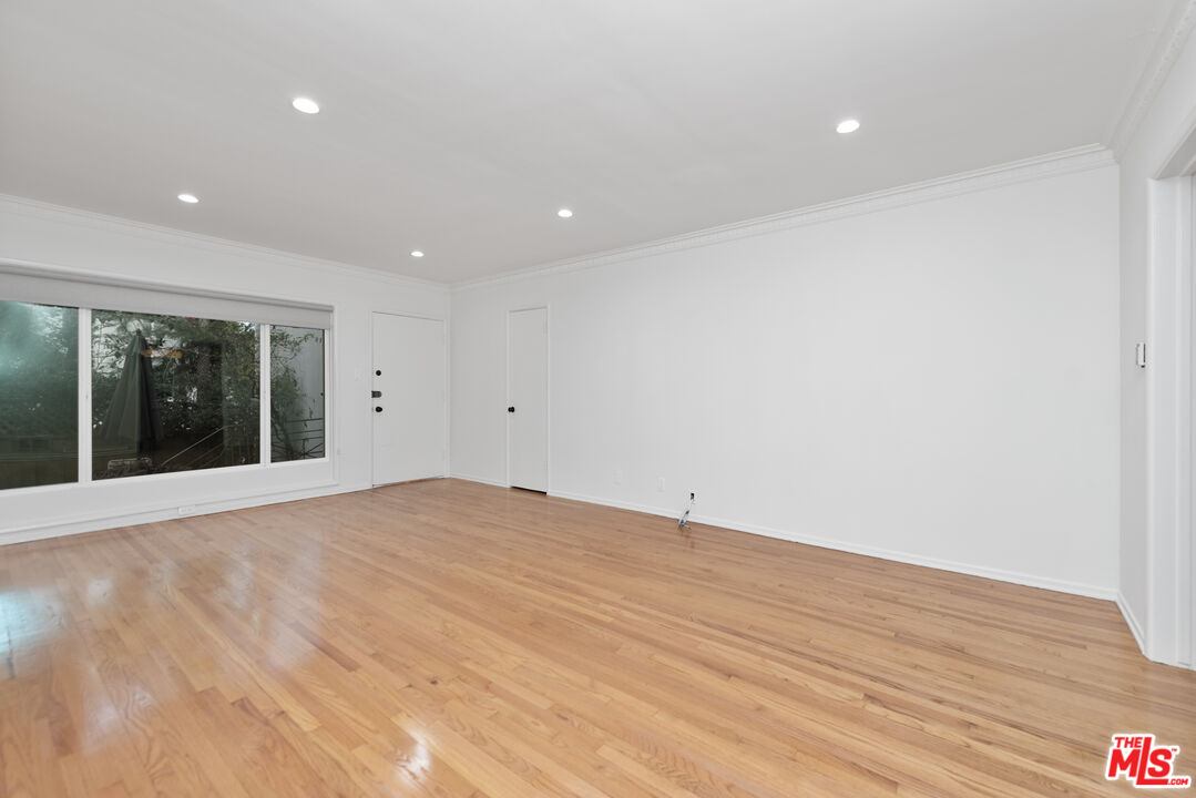 1208 N Crescent Heights Blvd Unit: 4