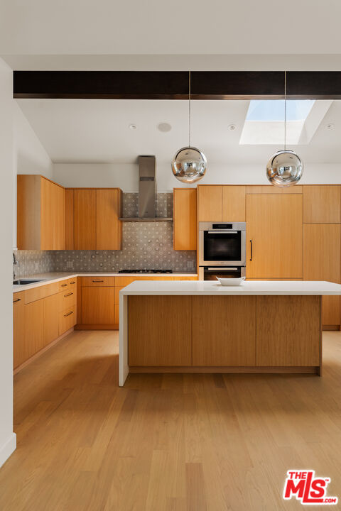 647 Toyopa Dr