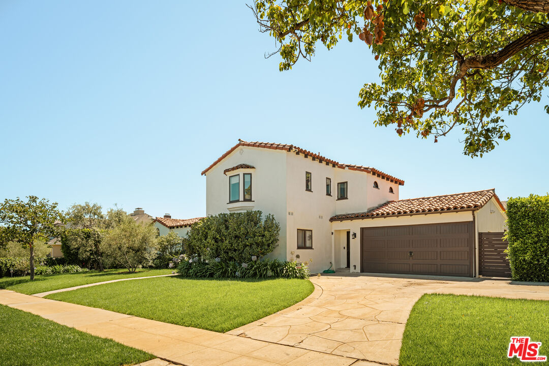 647 Toyopa Dr