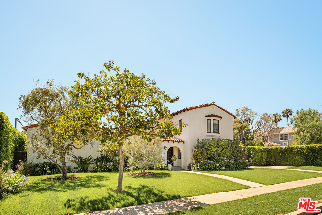 647 Toyopa Dr