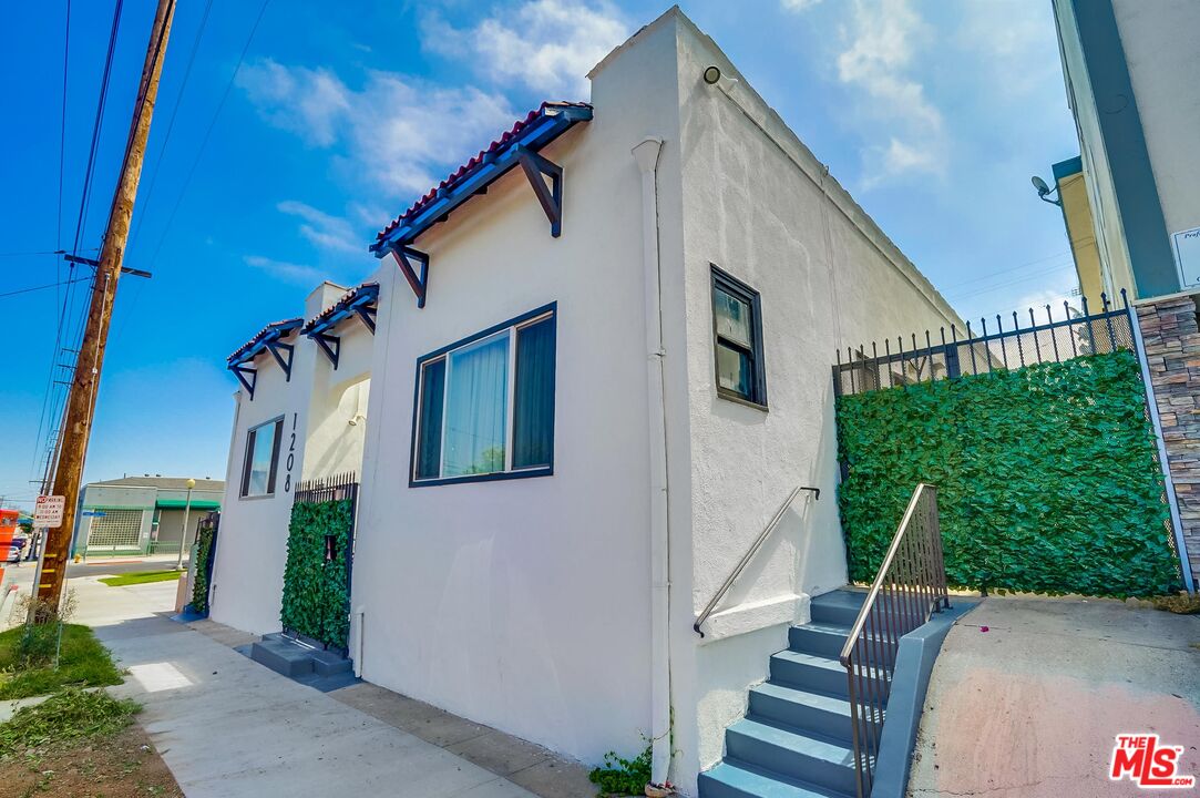 1208 Daisy Ave