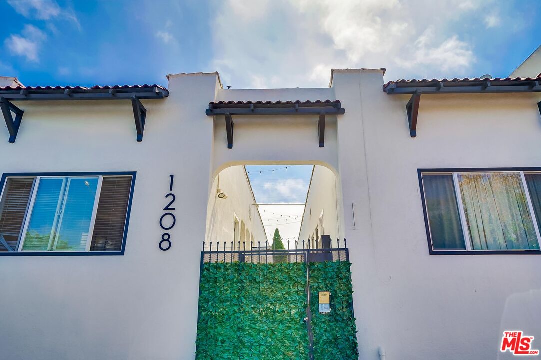 1208 Daisy Ave