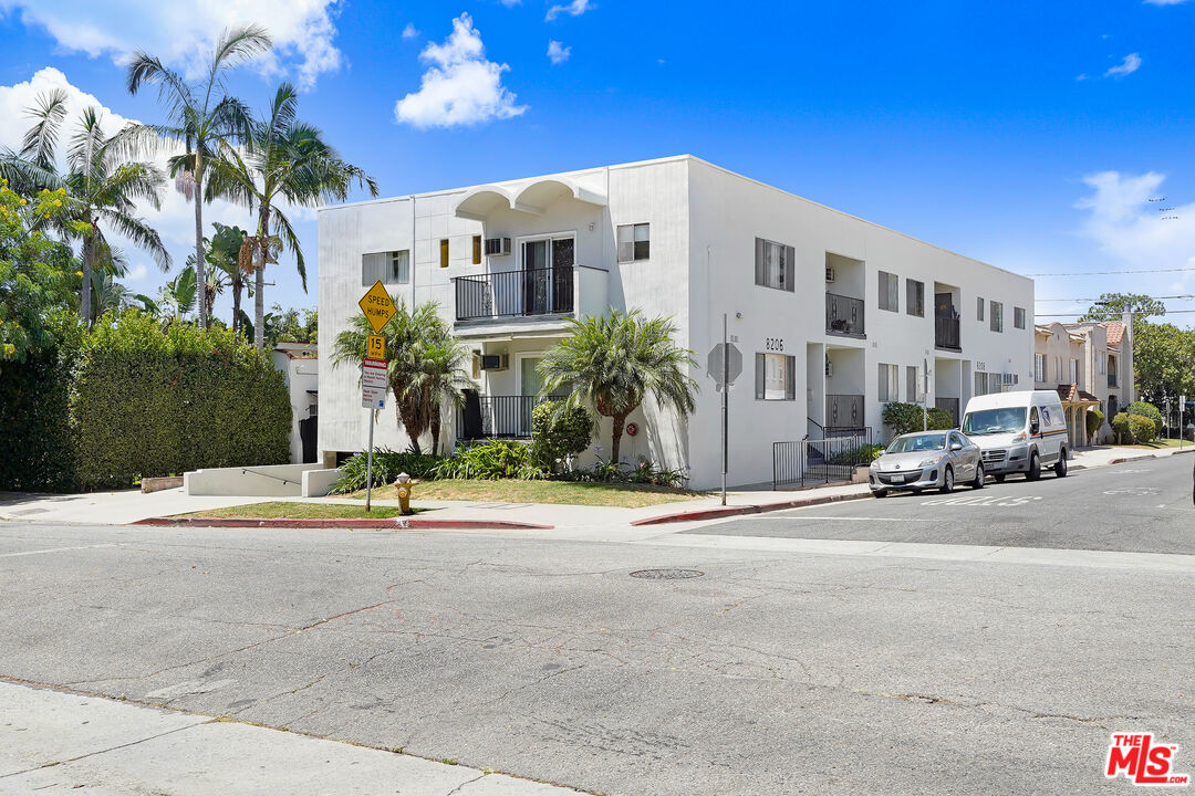 8208 Romaine St Unit: 1