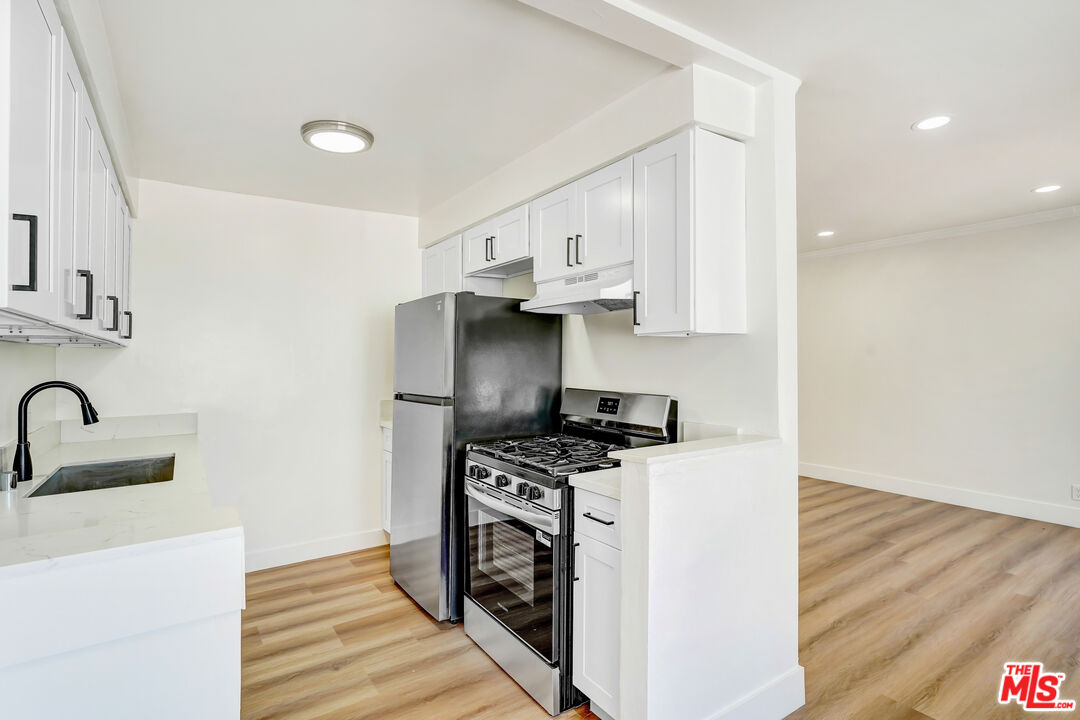 8208 Romaine St Unit: 1