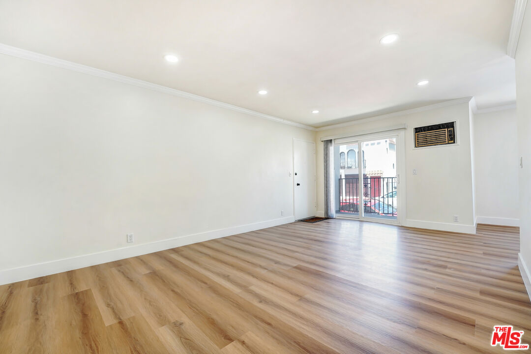 8208 Romaine St Unit: 1