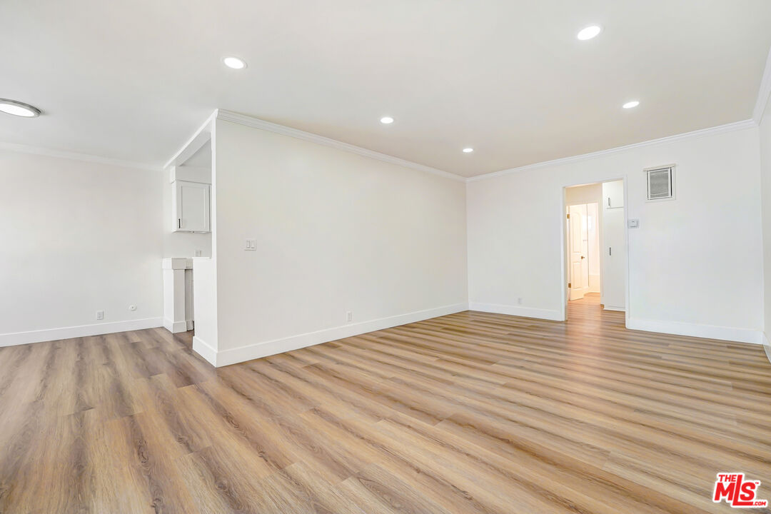 8208 Romaine St Unit: 1