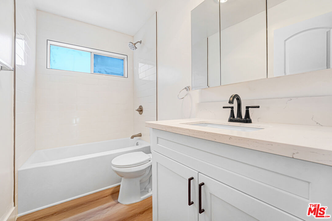 8208 Romaine St Unit: 1