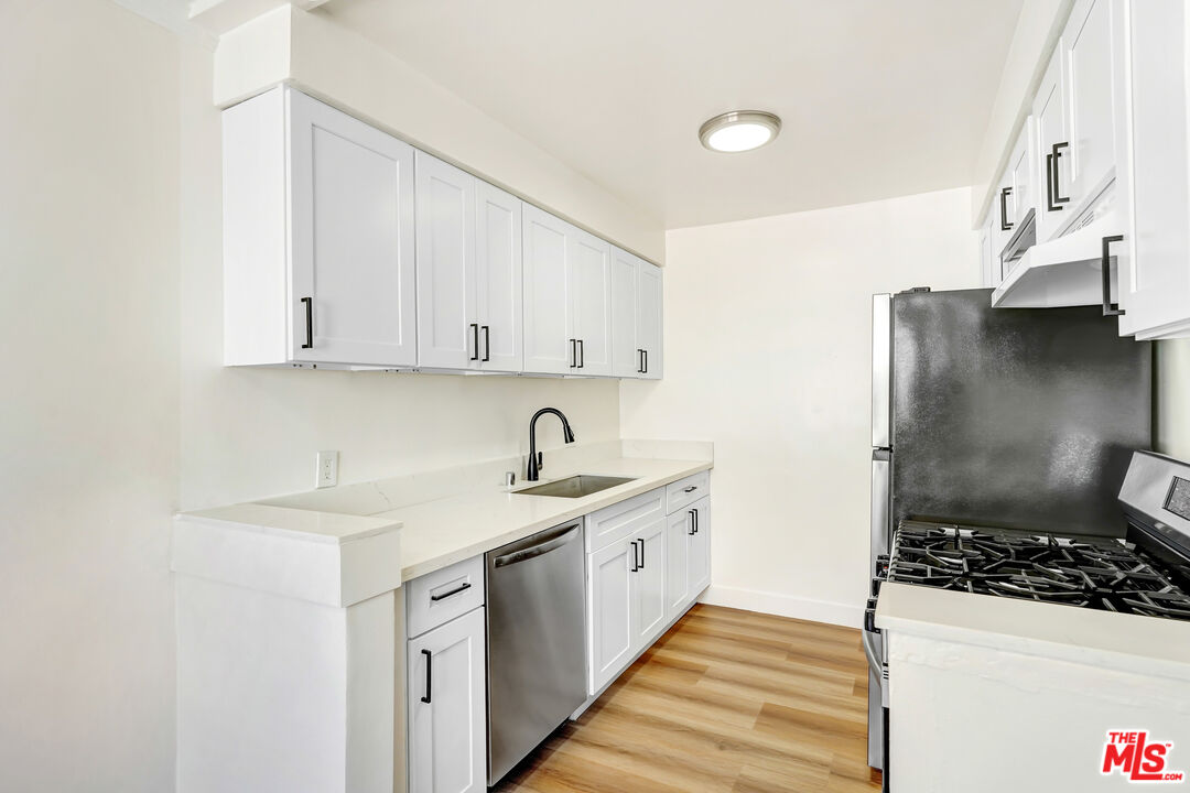 8208 Romaine St Unit: 1