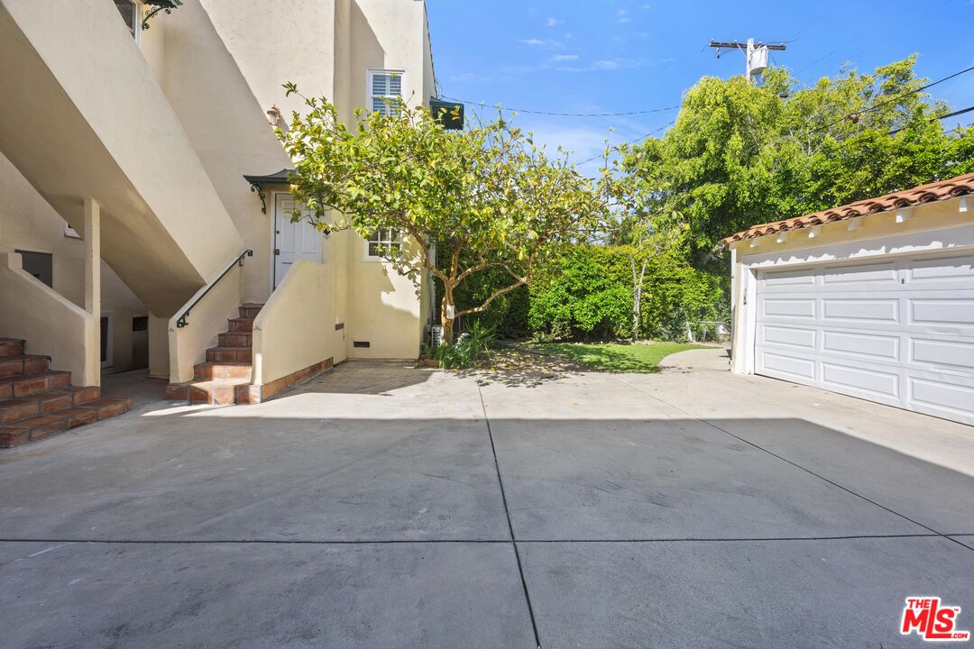 166 N Arnaz Dr