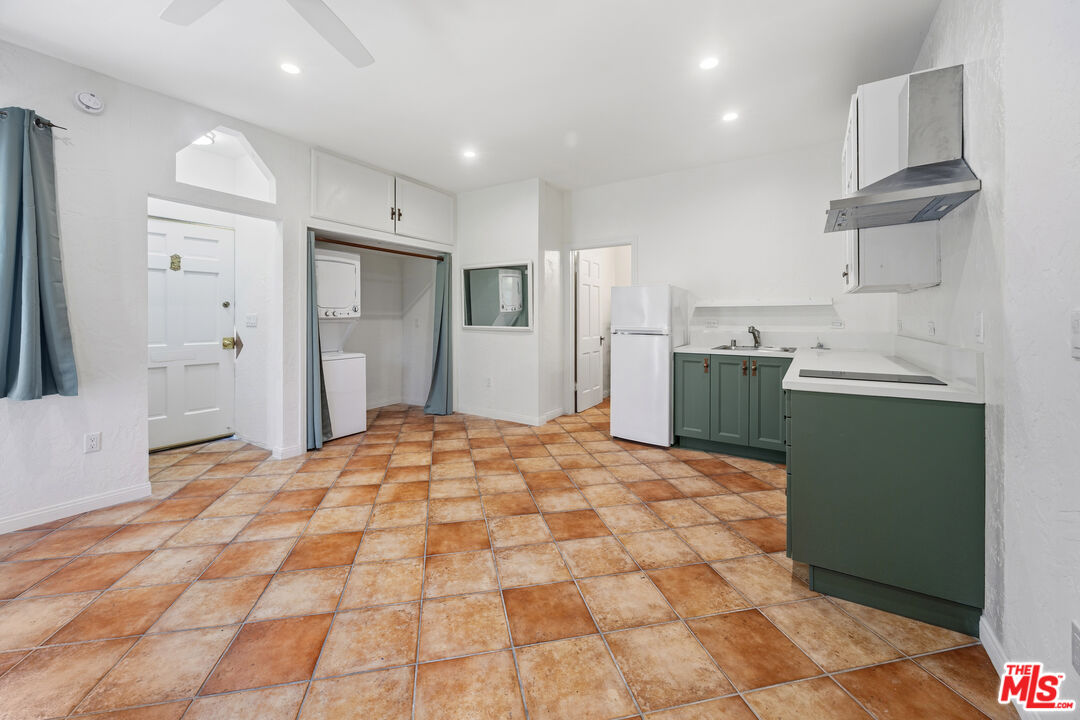 166 N Arnaz Dr