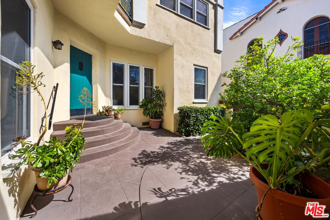 166 N Arnaz Dr
